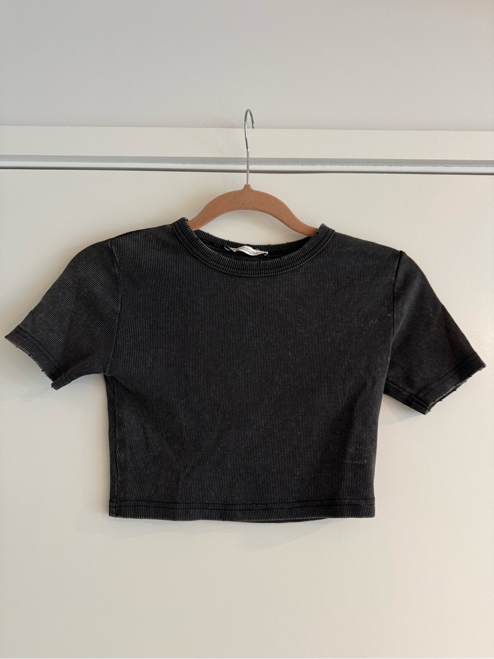 Zara Cropped Dark Gray Ribbed Tee